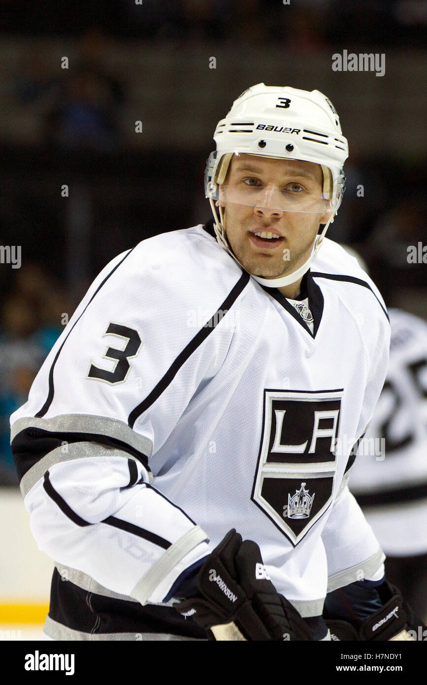 7 nov, 2011; san jose, ca, Stati Uniti d'America; los angeles kings defenceman Jack Johnson (3) si riscalda prima della partita contro gli squali di san jose a hp pavilion. san jose sconfitto los angeles 4-2. Foto Stock