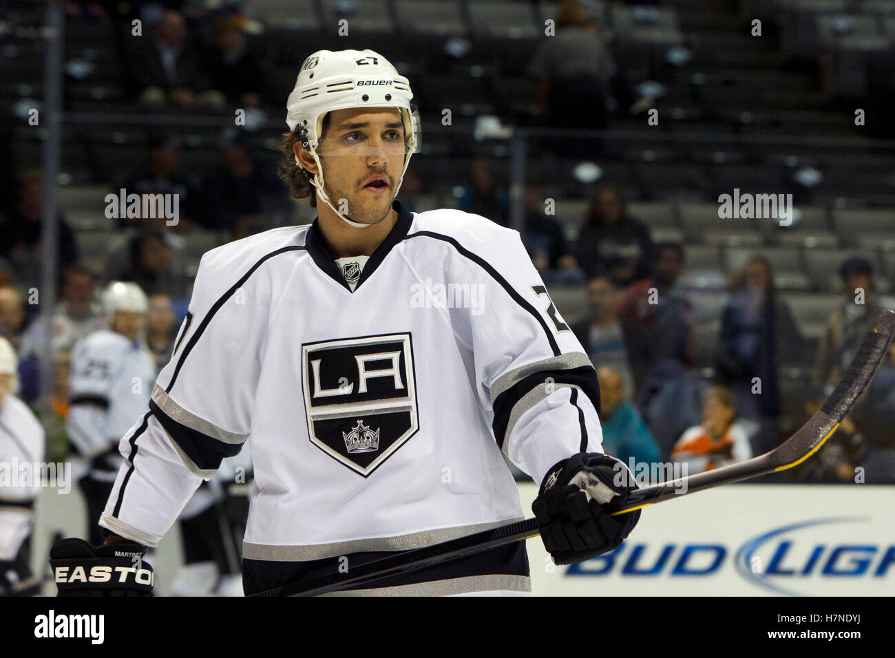 7 nov, 2011; san jose, ca, Stati Uniti d'America; los angeles kings defenceman alec Martinez (27) si riscalda prima della partita contro gli squali di san jose a hp pavilion. san jose sconfitto los angeles 4-2. Foto Stock