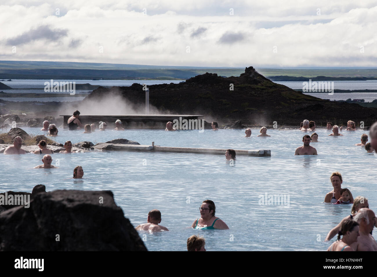 I bagnanti a Myvatn natura Bagni, Islanda Foto Stock