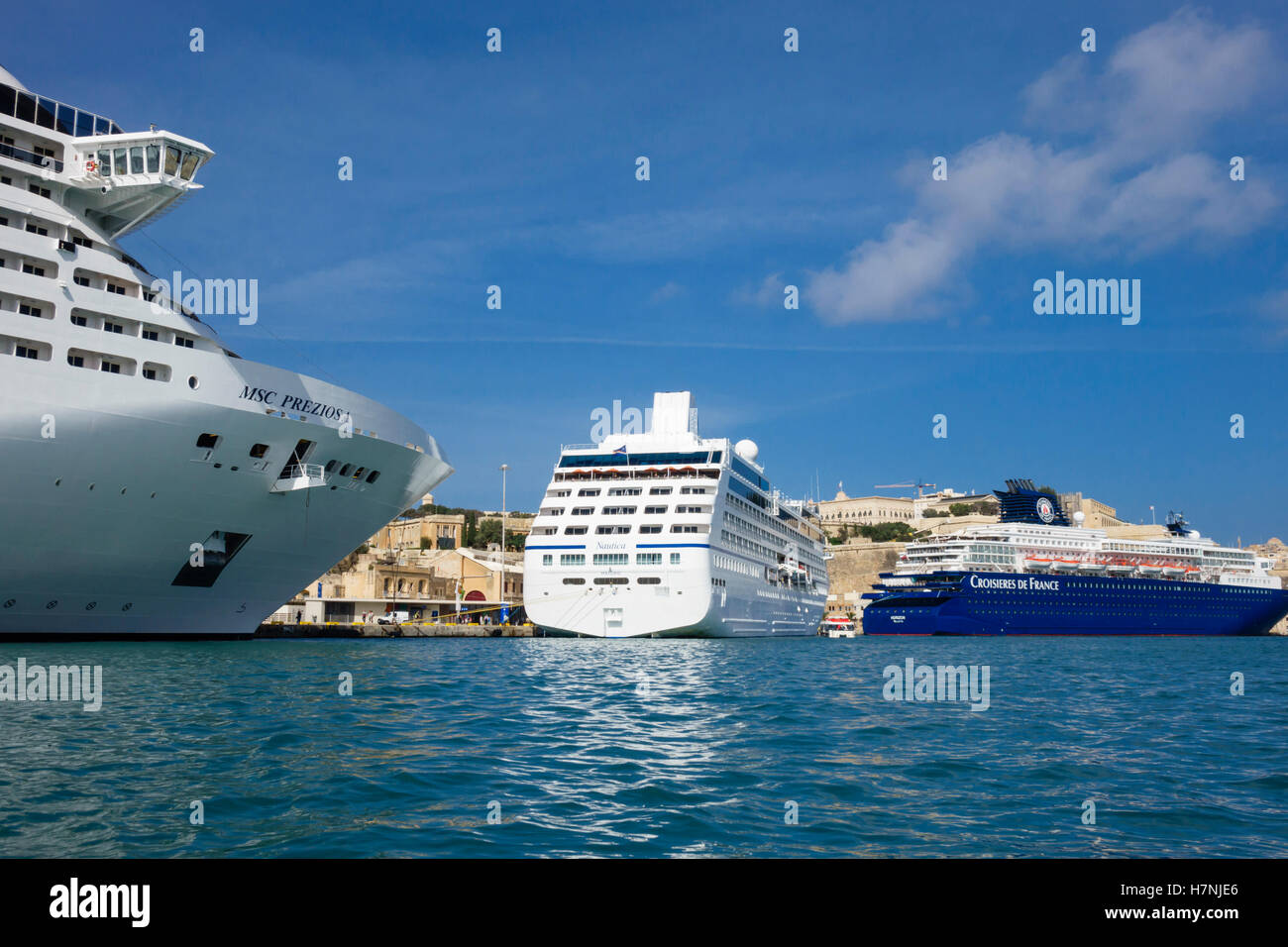 Malta - il Grand Harbour a La Valletta. Nave da crociera di destinazione, porta di imbarco e stop. Francese, Italiano e norvegese di navi da crociera. Foto Stock