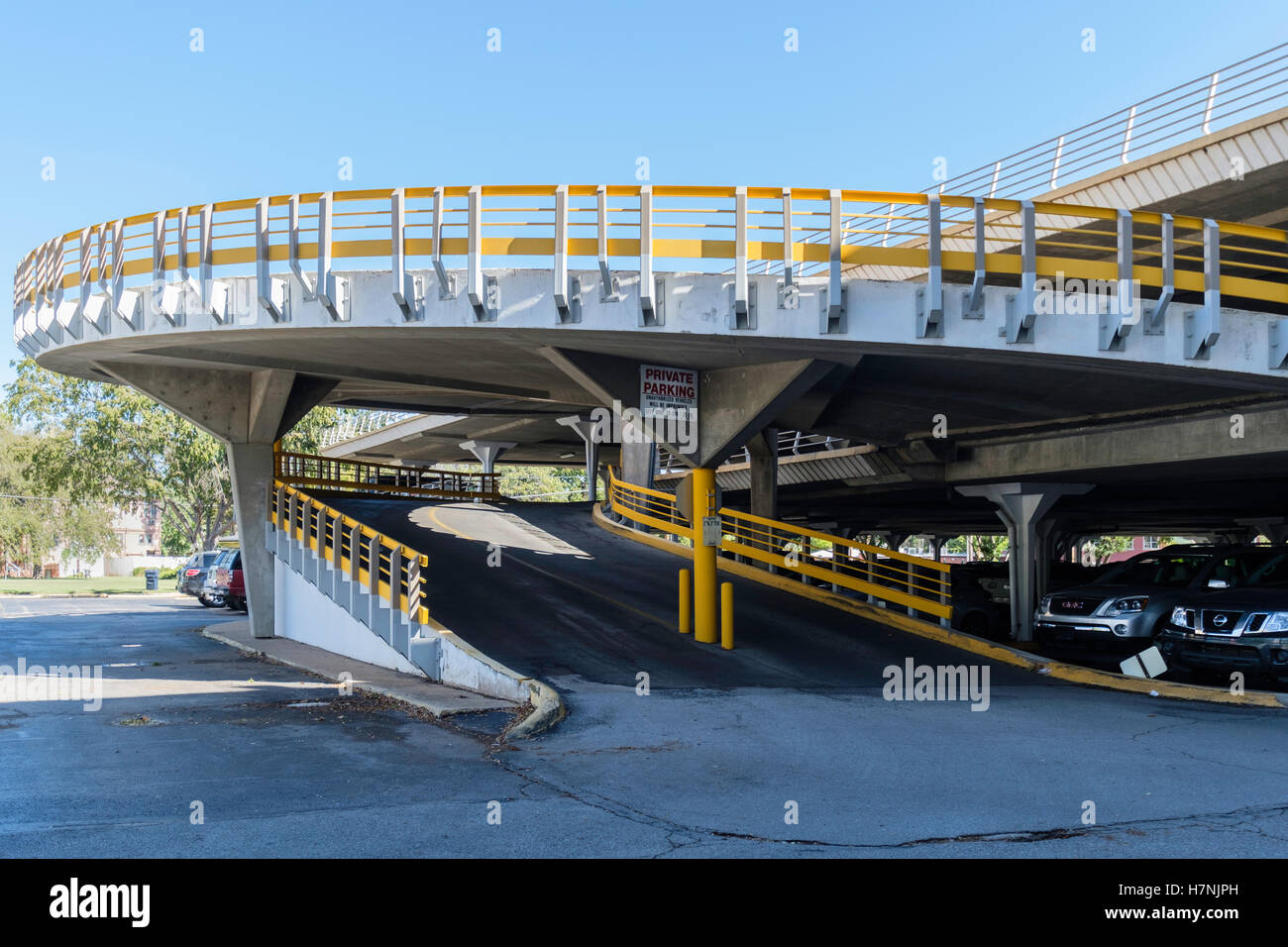 Un garage ingresso e livelli nel centro cittadino di Oklahoma City, Oklahoma, Stati Uniti d'America. Foto Stock