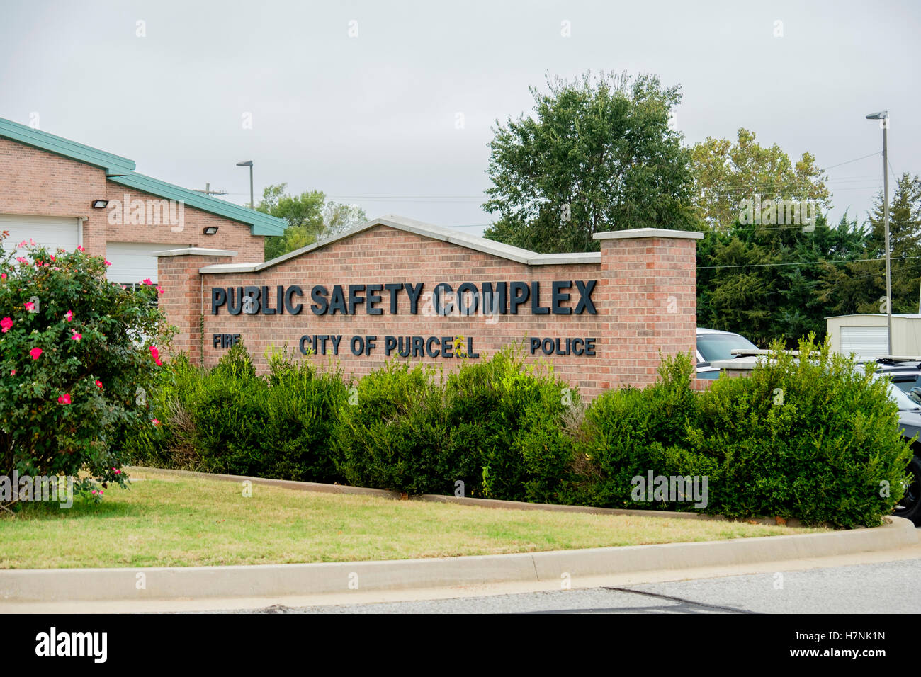 Un monumento segno della città di Purcell Oklahoma, Stati Uniti d'America Pubblica Sicurezza alloggiamento complesso fuoco e forze di polizia. Foto Stock