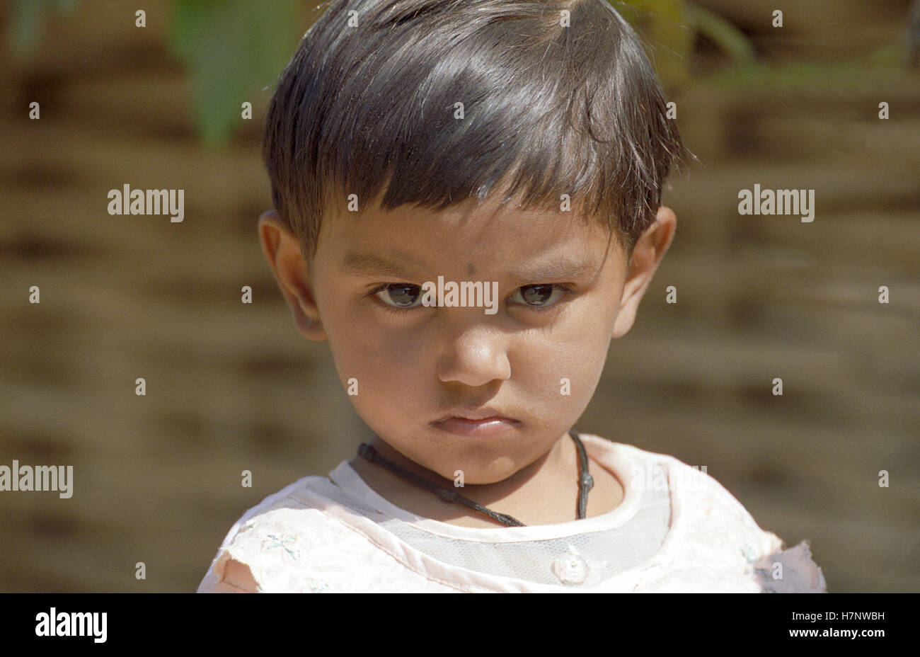 Piccola ragazza dal villaggio del Madhya Pradesh, India Foto Stock