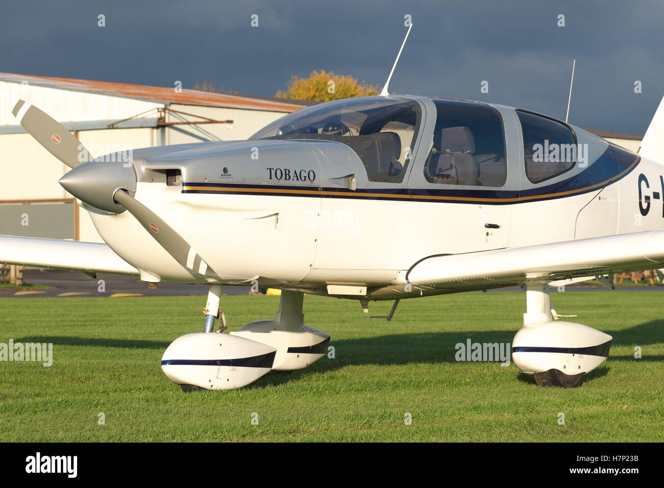 Aviazione generale Socata TB-10 Tobago aeromobili leggeri piano ad un campo di aviazione di erba nel Regno Unito Foto Stock