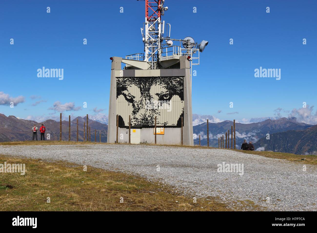 Arte di strada su un montante di trasmissione, 2200 metri dal mare. Montagne di Gastein, Salisburgo, l'Austria, l'Europa. Foto Stock