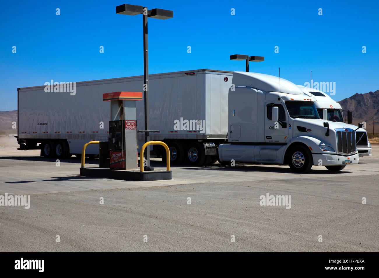 Amargosa Valley, Nevada - La zona 51 Alien centro in corrispondenza di una stazione di gas nel deserto del Nevada Foto Stock