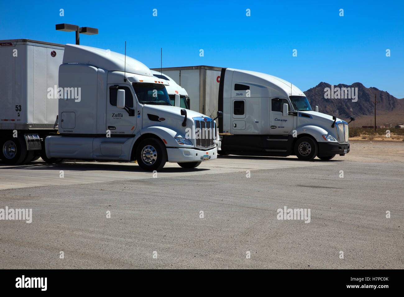 Amargosa Valley, Nevada - La zona 51 Alien centro in corrispondenza di una stazione di gas nel deserto del Nevada Foto Stock