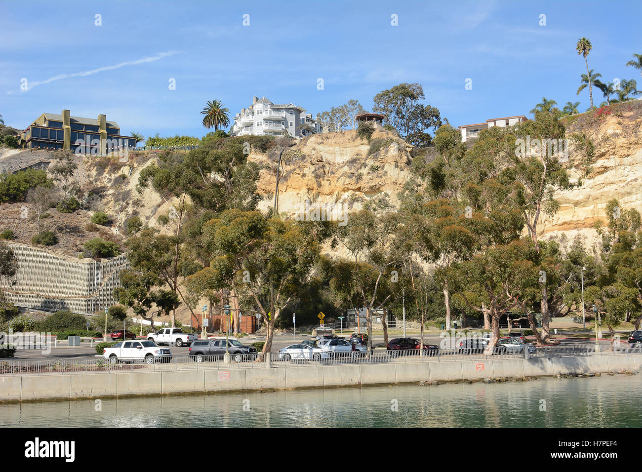 La Lanterna Blu Inn e gazebo sulle scogliere che si affaccia la Dana Point Harbor, California. Foto Stock