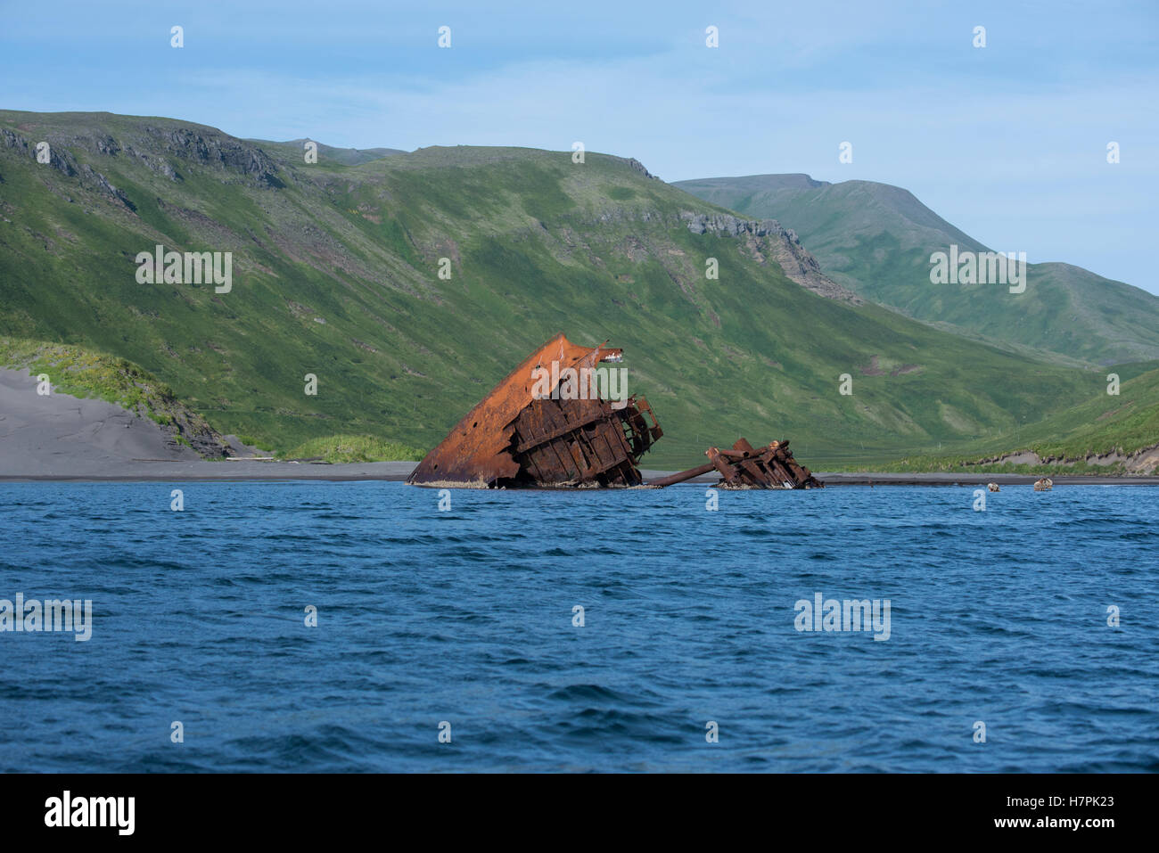 Alaska, Isole Aleutine catena di isole, isole di ratto, Kiska Isola, pietra miliare storica nazionale per la sua parte nella seconda guerra mondiale. Foto Stock