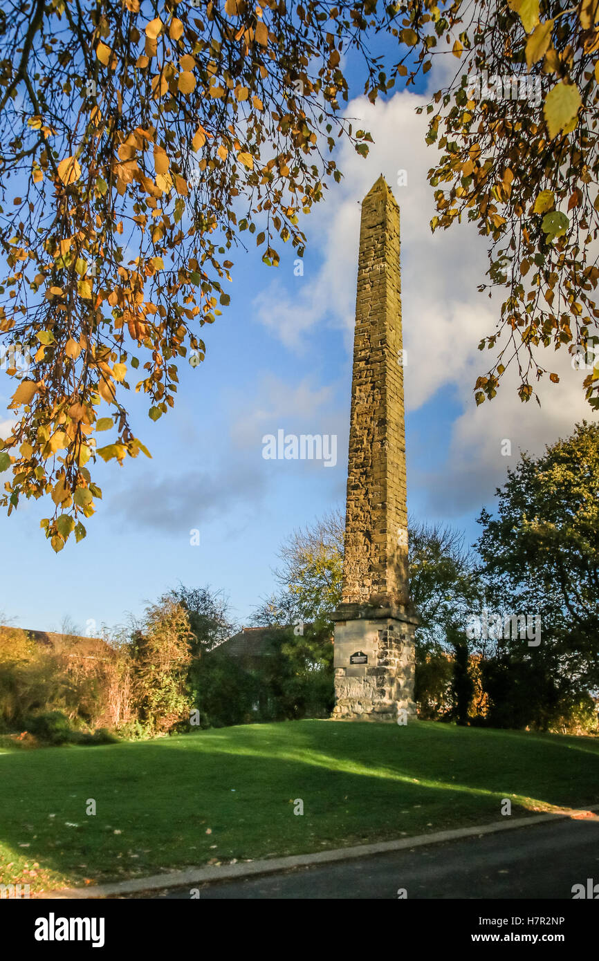 Il monumento Obelisco a Northampton, la struttura è stata eretta nel 1764 dal signore Stafford in memoria dell'allora Duca di Devonshire Foto Stock