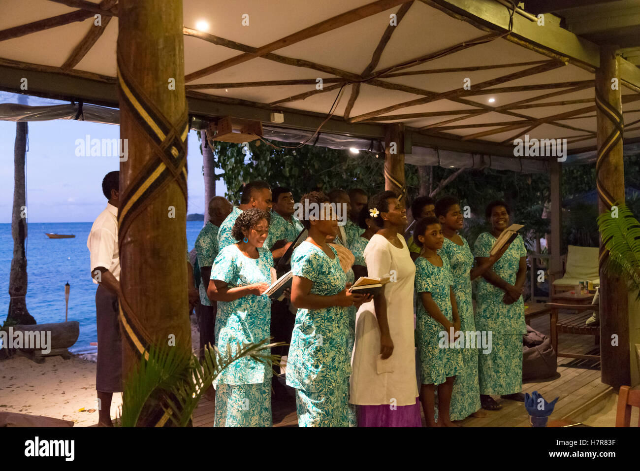 Coro cristiano di eseguire su Nacula Island in Yasawa Islands, Isole Figi (Blue Lagoon Resort) Foto Stock