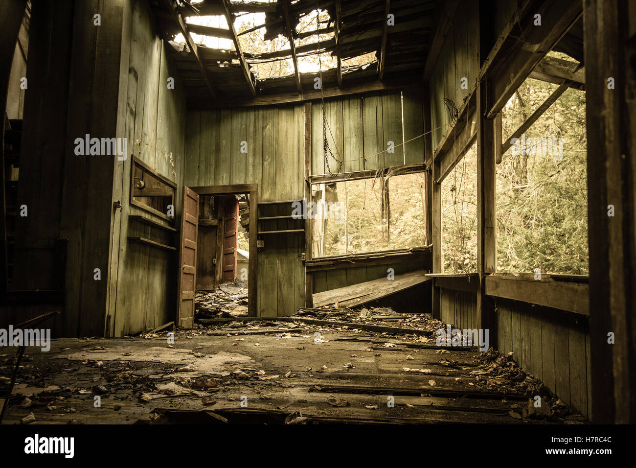 Interno della casa abbandonata nel Parco Nazionale di Great Smoky Mountains interno di Elkmont storico quartiere.Gatlinburg Tennessee Foto Stock
