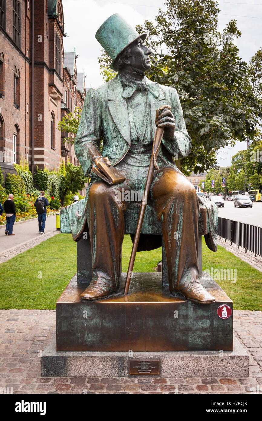 Hans Christian Andersen statua, vicino alla piazza del Municipio, Copenhagen, Danimarca Foto Stock