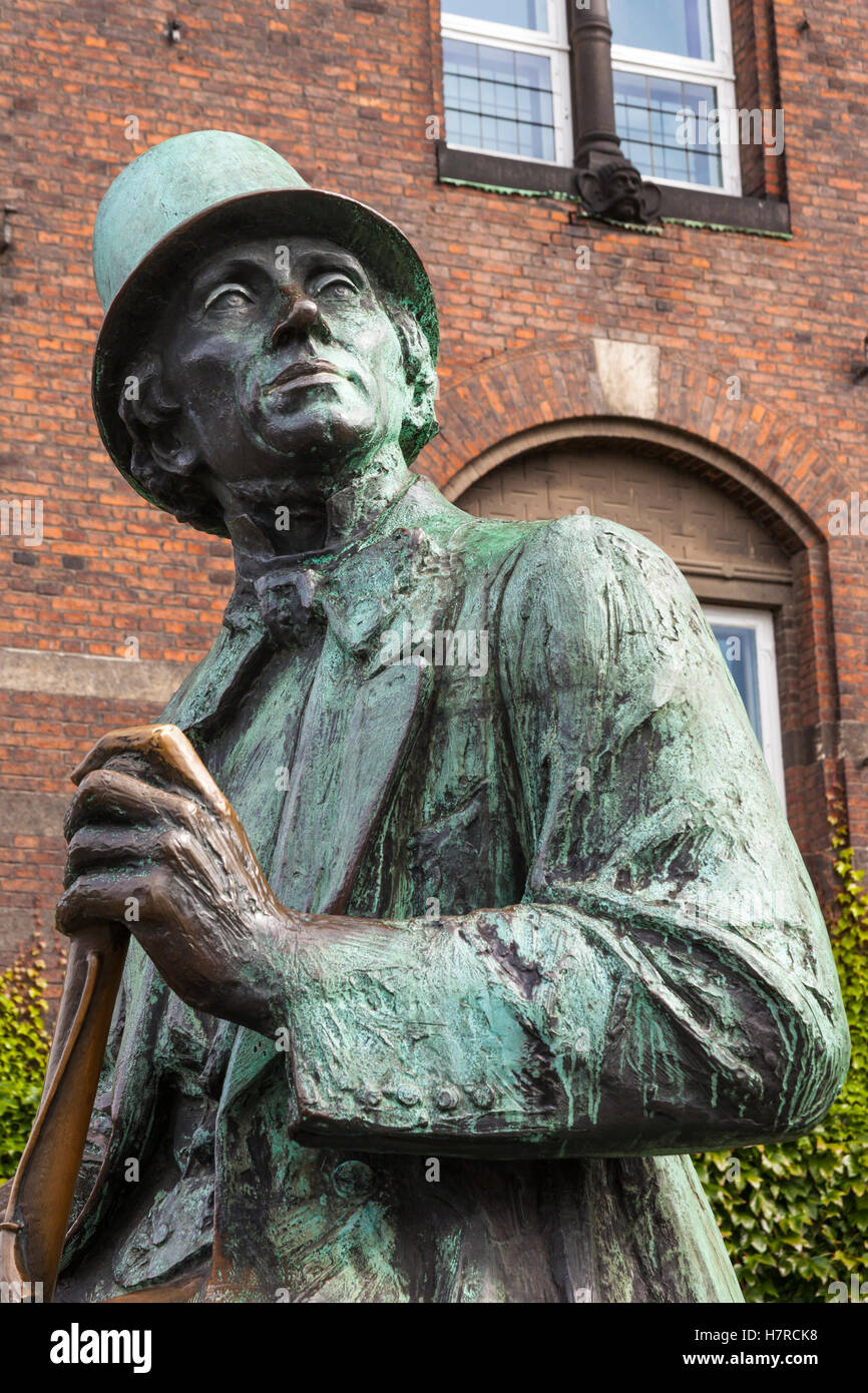 Hans Christian Andersen statua, vicino alla piazza del Municipio, Copenhagen, Danimarca Foto Stock