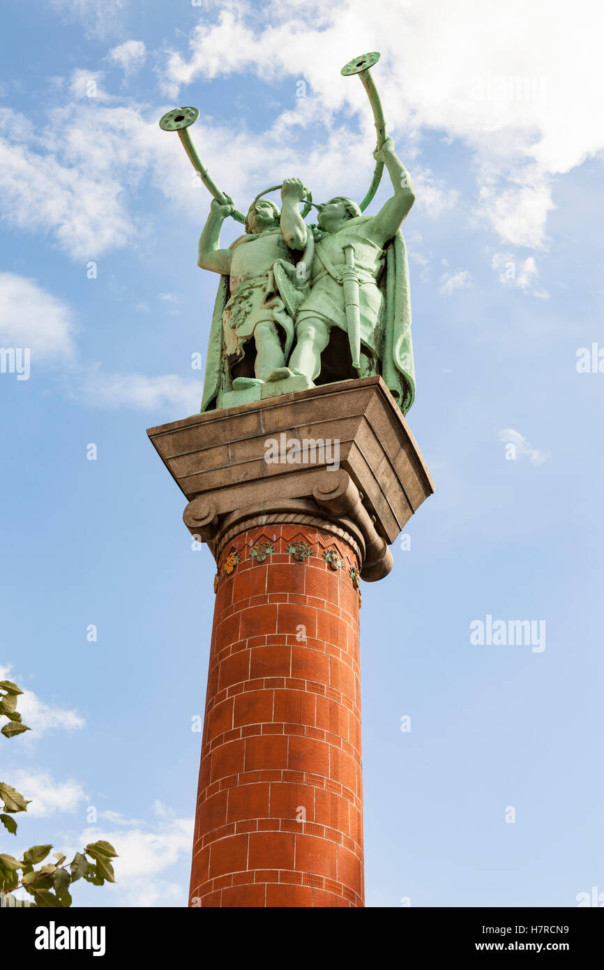Il clacson soffianti statua, anche Lur e soffianti di Lure, Lurblaeserne, Radhuspladsen, Copenhagen, Danimarca Foto Stock