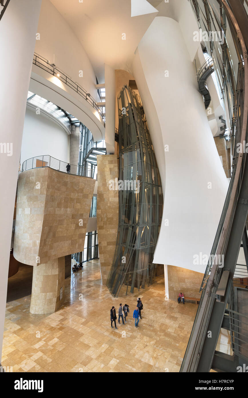BILBAO, Spagna - 16 ottobre: Interno del Museo Guggenheim il 16 ottobre 2016 a Bilbao, Spagna. Foto Stock