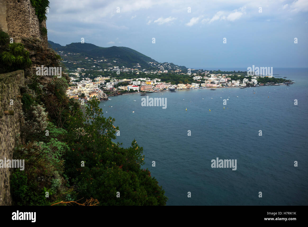 Vista dell'isola di Ischia dal Castello Aragonese; Ischia, Campania, Italia Foto Stock
