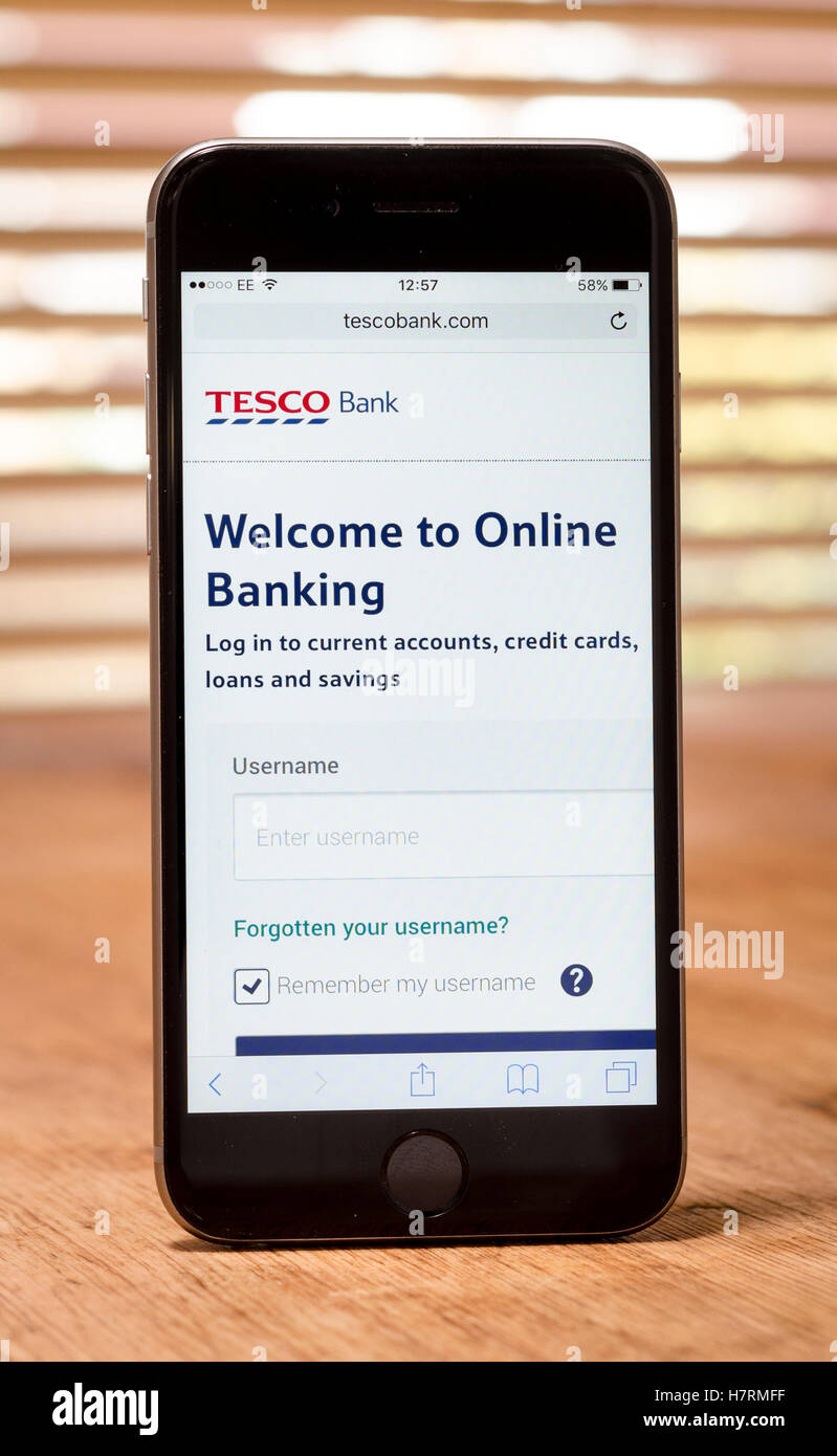 Tesco Banca Online Sito web e App per smartphone Foto Stock