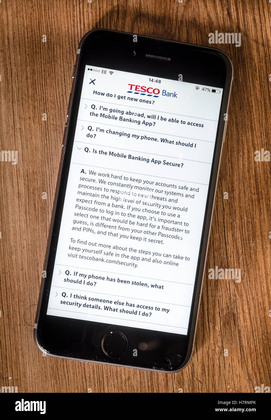 Tesco Banca Online Sito web e App per smartphone Foto Stock