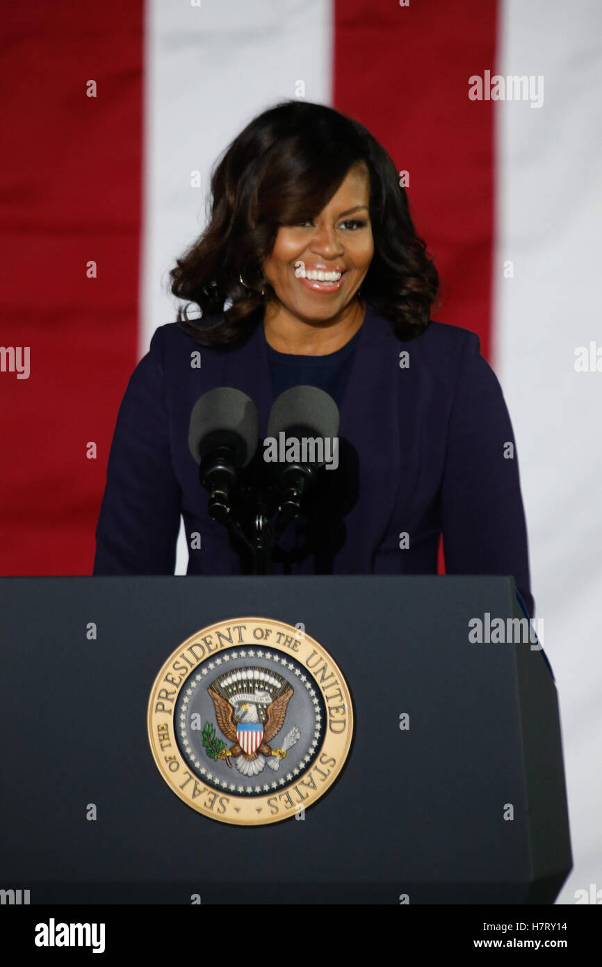 Philadelphia, Stati Uniti d'America. 07 Nov, 2016. La First Lady Michelle Obama parla durante il Rally GOTV sull indipendenza Mall con Hillary Clinton a Philadelphia, PA su 11/7/2016 Credito: la foto di accesso/Alamy Live News Foto Stock
