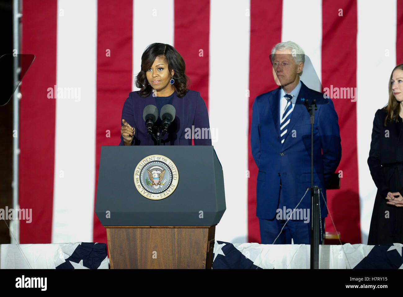 Philadelphia, Stati Uniti d'America. 07 Nov, 2016. La First Lady Michelle Obama parla durante il Rally GOTV sull indipendenza Mall con Hillary Clinton a Philadelphia, PA su 11/7/2016 Credito: la foto di accesso/Alamy Live News Foto Stock
