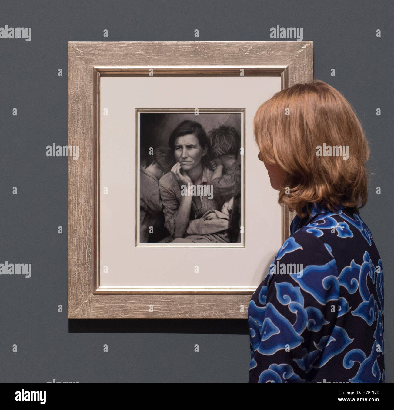 La Tate Modern di Londra, Regno Unito. 8 Novembre, 2016. Il radicale occhio presenta una delle più belle collezioni di fotografia modernista nel mondo, tenutasi a Sir Elton John's collezione privata e include anche lavori di Diane Arbus, Robert Frank, Henri Cartier-Bresson, Moholy-Nagy, Edward Weston, Man Ray e Dorothea Lange. La mostra va dal 10 novembre 2016 - 7 maggio 2017. Credito: artsimages/Alamy Live News. Foto Stock