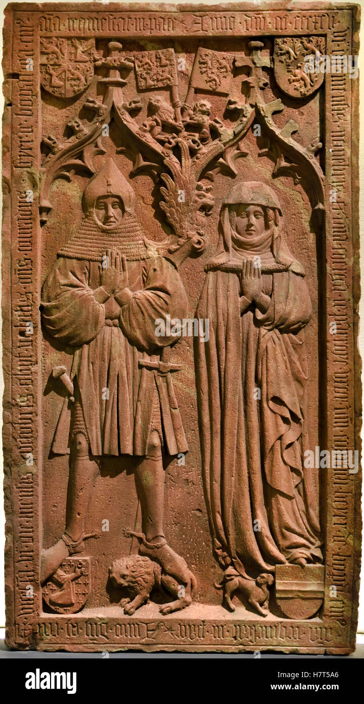 Tomba di pietra del Conrad Beyer di Boppard 1421 e Merga Parroye 1395 (Klostermarienberg a Boppard) tedesco Germania Foto Stock