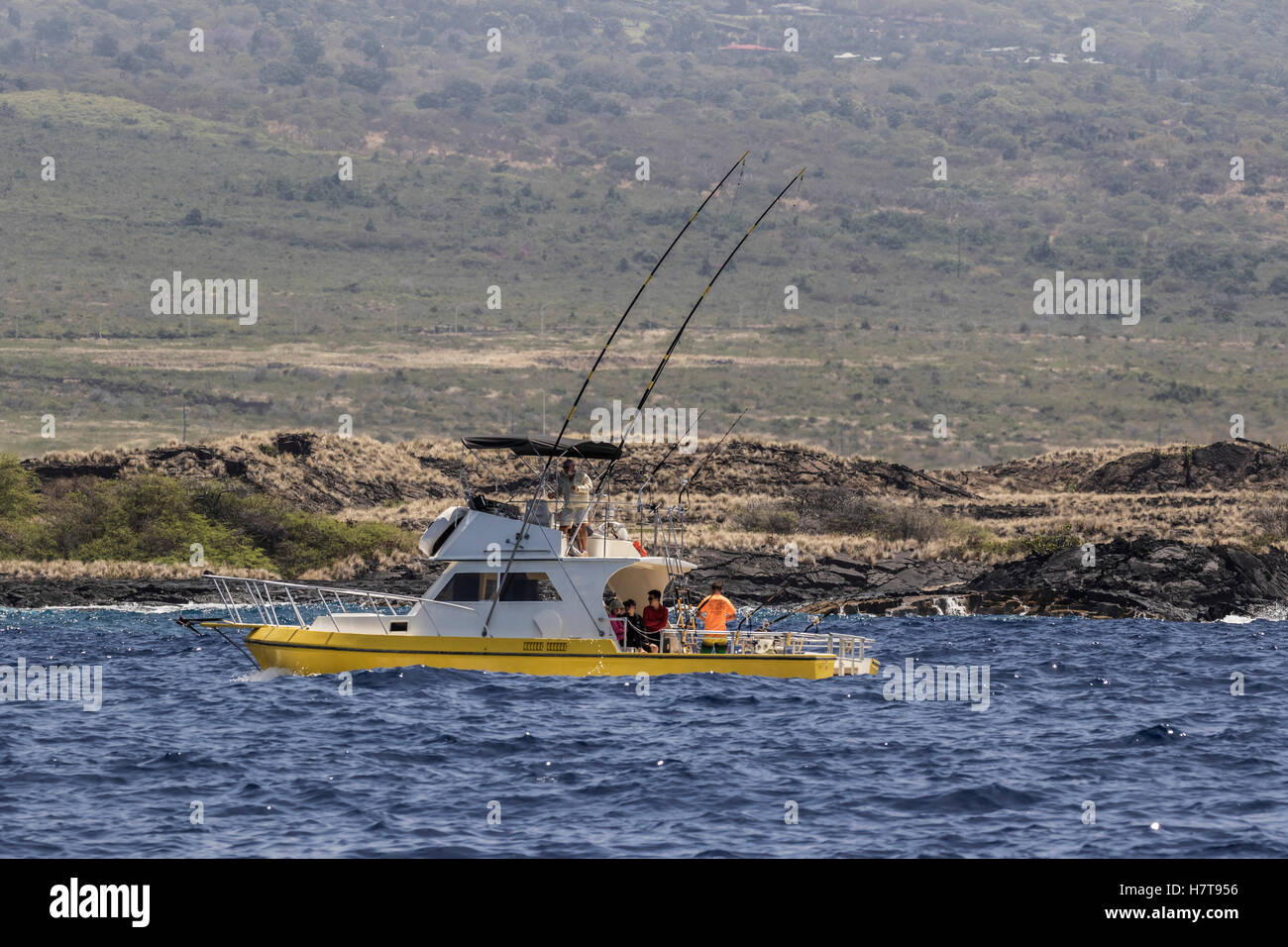 Sportfishing barca distribuito con canne da pesca trolling fuori della costa di Kona; Kona, isola di Hawaii, Hawaii, STATI UNITI D'AMERICA Foto Stock