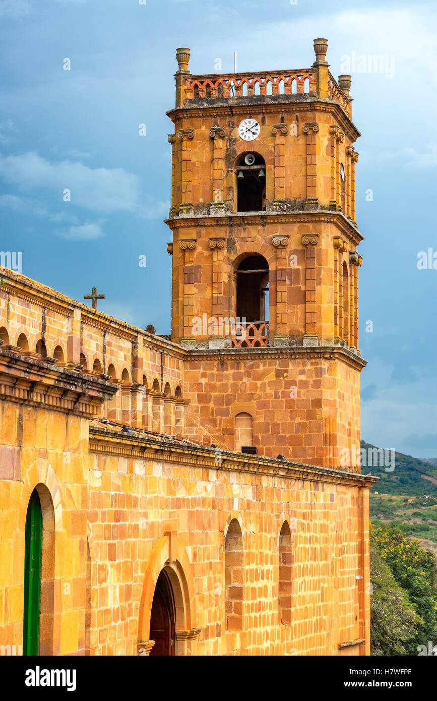 Vista di una delle torri della cattedrale di Barichara, Colombia Foto Stock