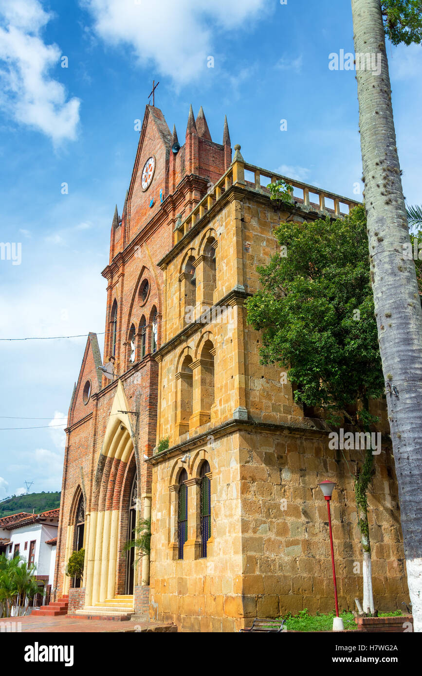 Chiesa nella piccola città di Valle de San Jose a Santander, Colombia Foto Stock