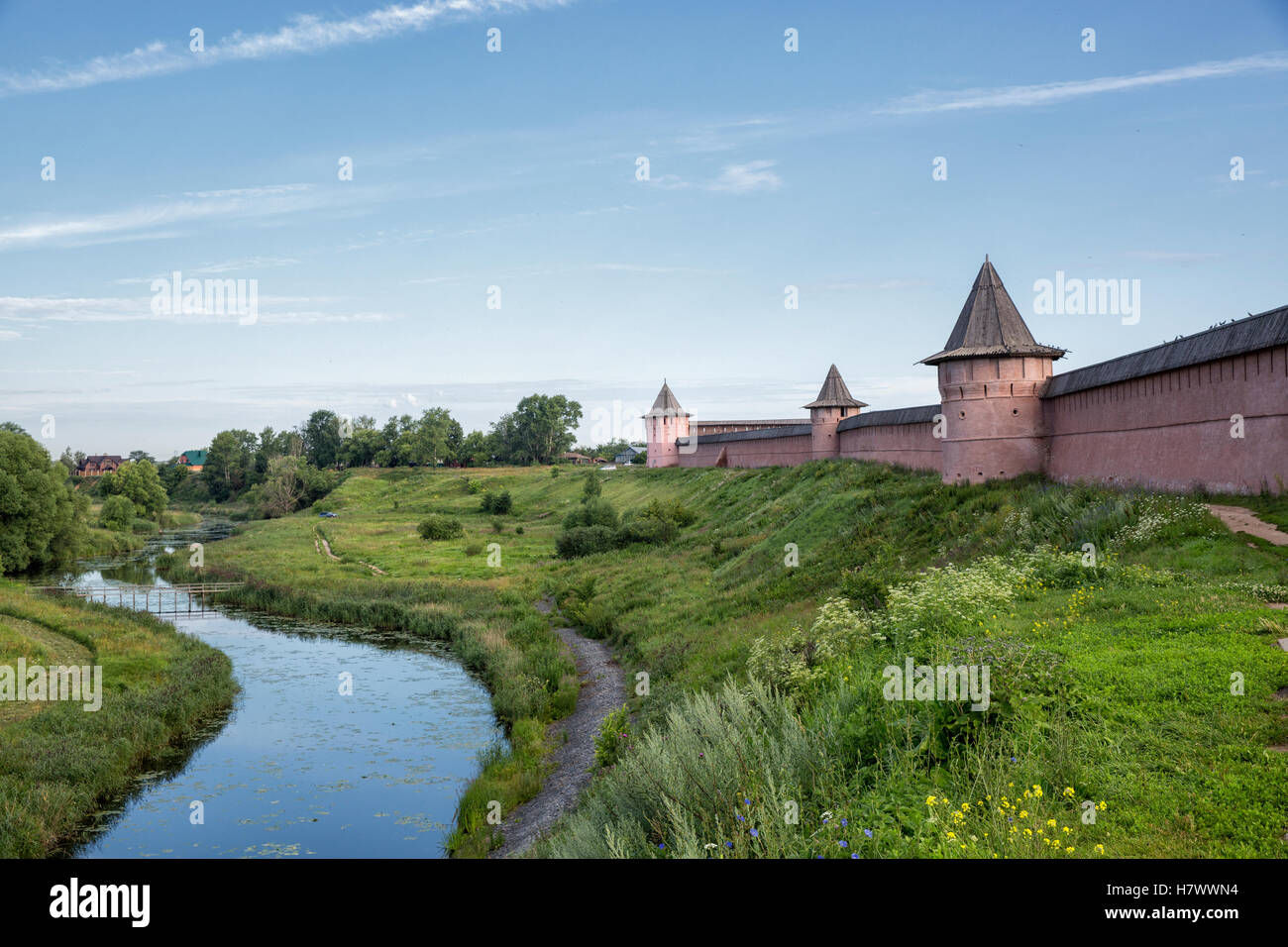 St.Euthymius Monastero Trasfigurazione Cattedrale e la torre campanaria. Suzdal. La Russia Foto Stock