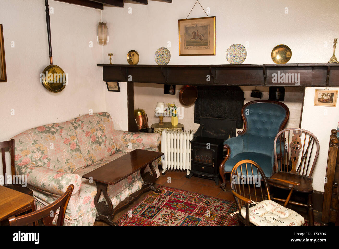 Regno Unito, Inghilterra, Buckinghamshire, West Wycombe, High Street, Swan Inn public house, 1930s interno Foto Stock