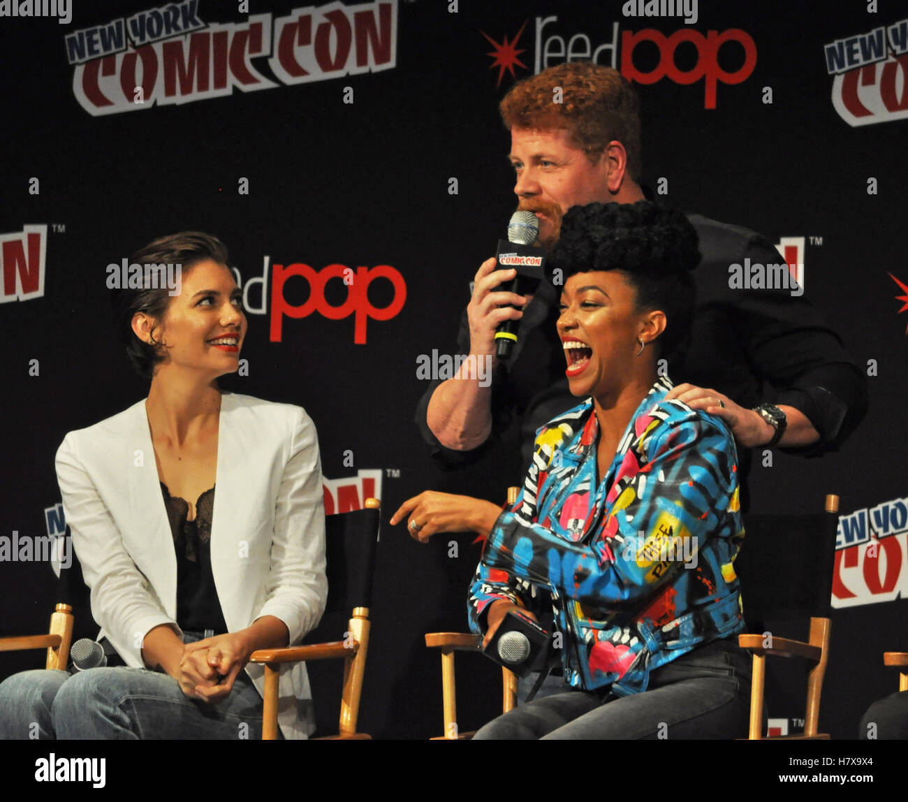 New York, NY. 8 ottobre 2016. Lauren Cohan, Michael Cudlitz, & Sonequa Martin. NYCC Walking Dead pannello. © Veronica Bruno/Alamy Foto Stock