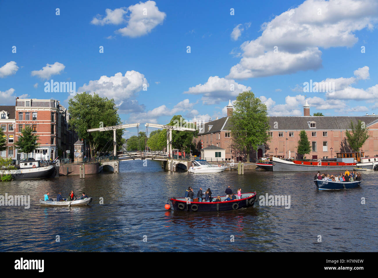 Fiume Amstel e Museo Hermitage Amsterdam, Paesi Bassi Foto Stock