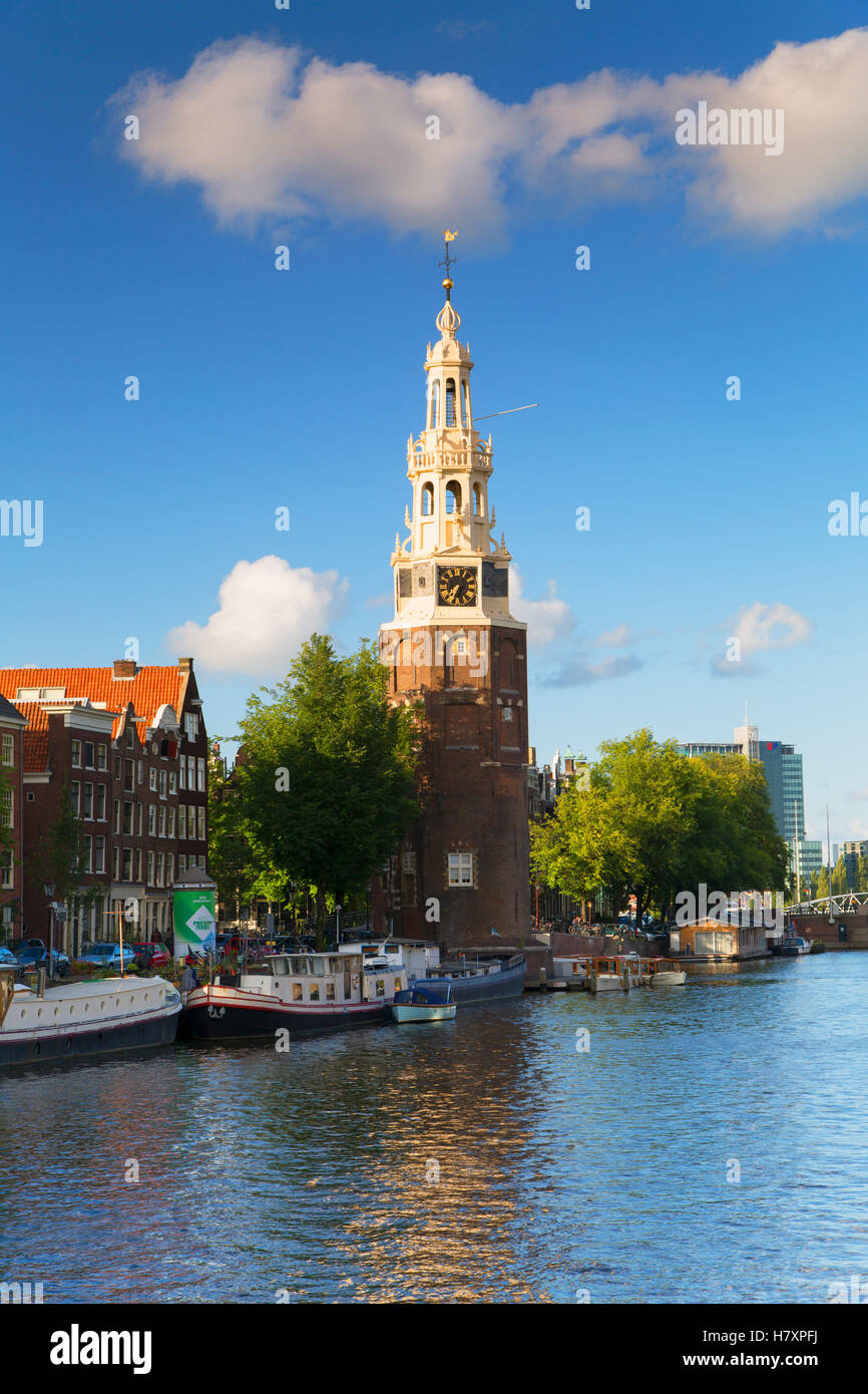 Montelbaanstoren sul canale Oudeschans, Amsterdam, Paesi Bassi Foto Stock