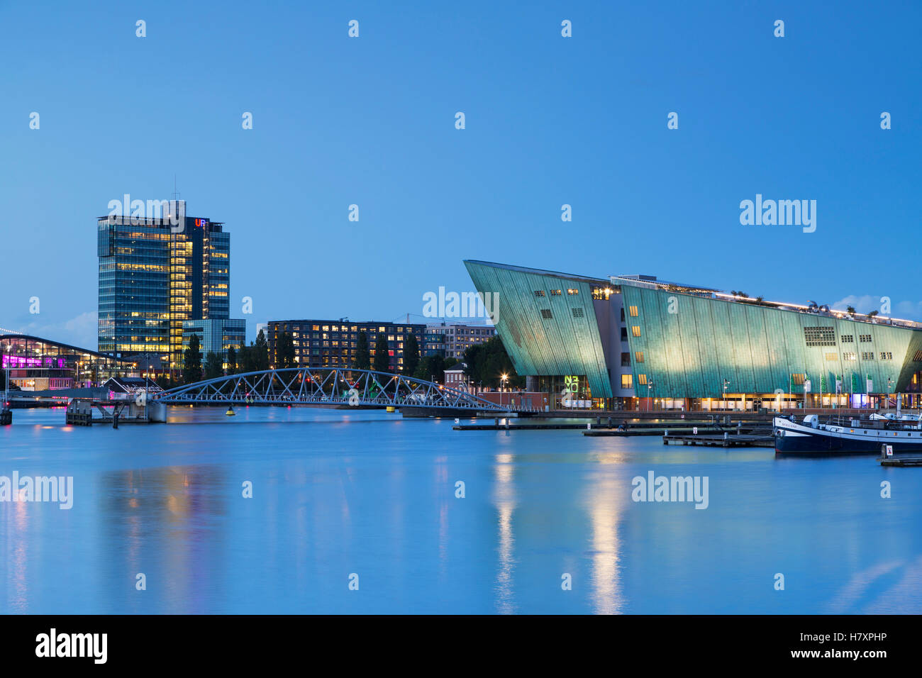 NEMO Science Center di Oosterdok (East Dock), Amsterdam, Paesi Bassi Foto Stock