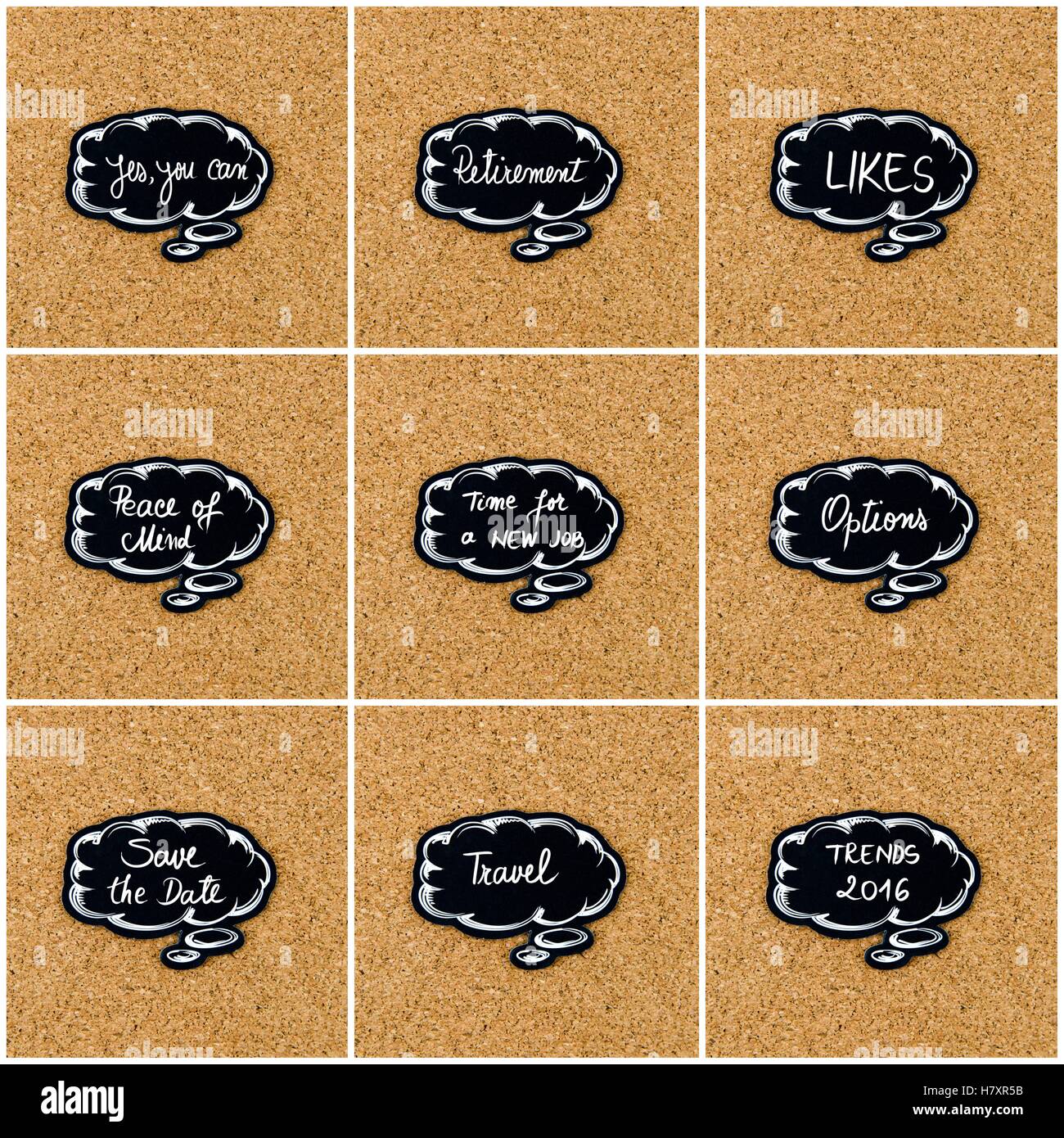 Photo Collage di varie parole scritte sul pensiero nero bolla sulla bacheca di sughero sfondo, copia dello spazio disponibile Foto Stock