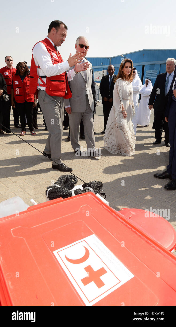 La principessa Haya di Giordania (seconda a destra) accompagna il Principe di Galles come egli tours internazionale umanitaria nella città di Dubai per vedere l'innovazione e le migliori prassi in aiuti umanitari consegna. Foto Stock