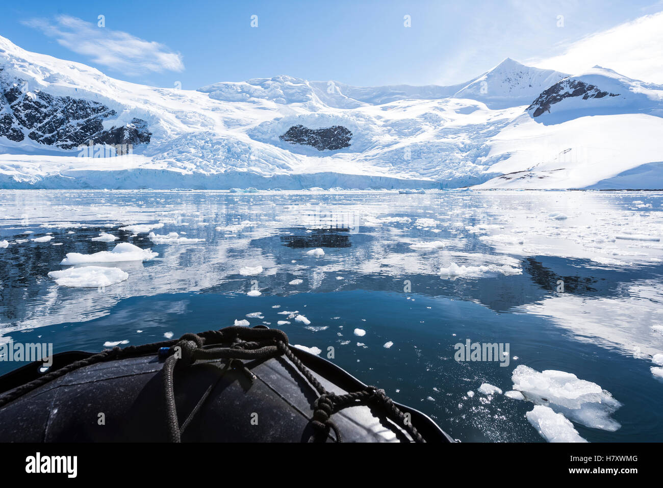 Zodiac crociera in Neko Harbour; Antartide Foto Stock