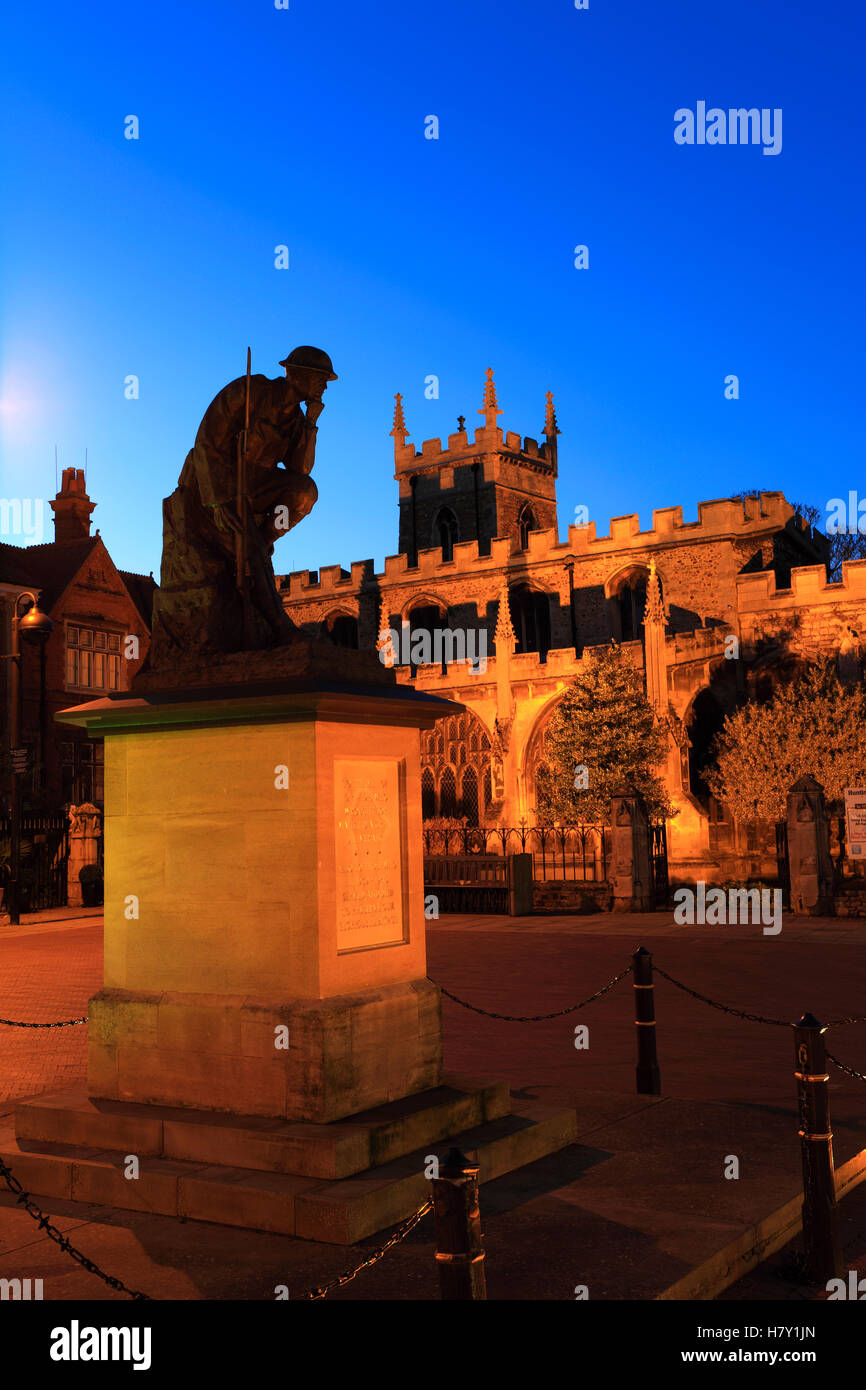 Il Memoriale di guerra, Huntingdon Town, la piazza del mercato, Fenland, Cambridgeshire, Inghilterra Foto Stock