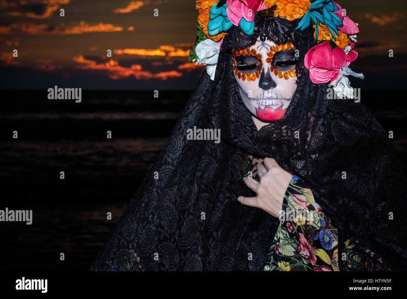 La Calavera Catrina - scheletro femminile figura che simboleggia la celebrazione della morte di Dia de los Muertos. Riviera Nayarit, Messico Foto Stock