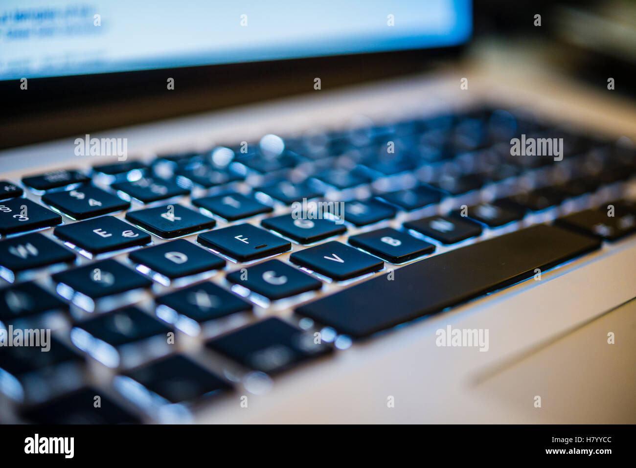 Tastiera illuminata, MacBook Pro, il portatile Foto stock - Alamy