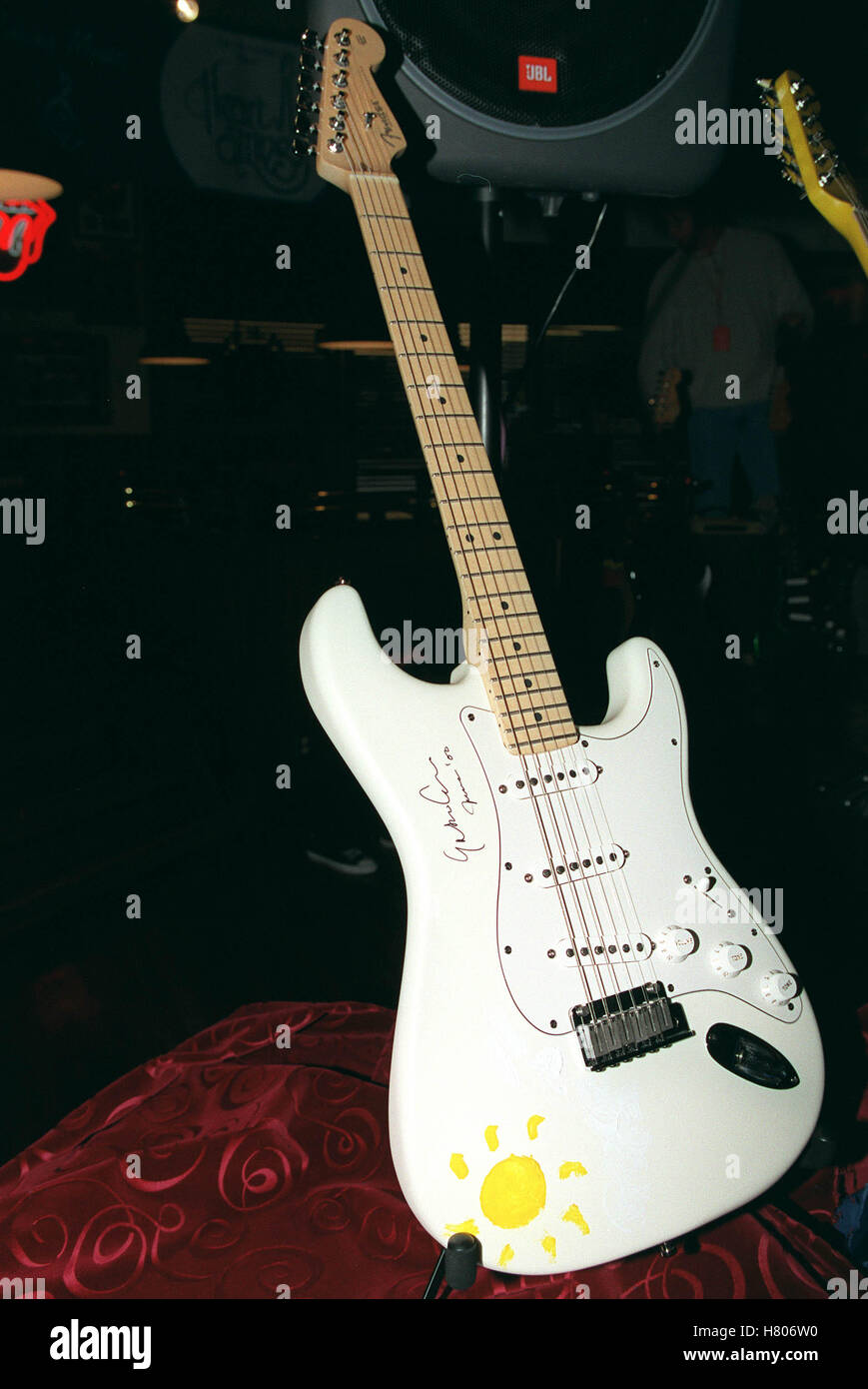 YOKO ONO DIPINTO & firmato "cuore stringhe" ASTA HARD ROCK CAFE BEVERLY HILLS LA USA 13 Novembre 2000 Foto Stock