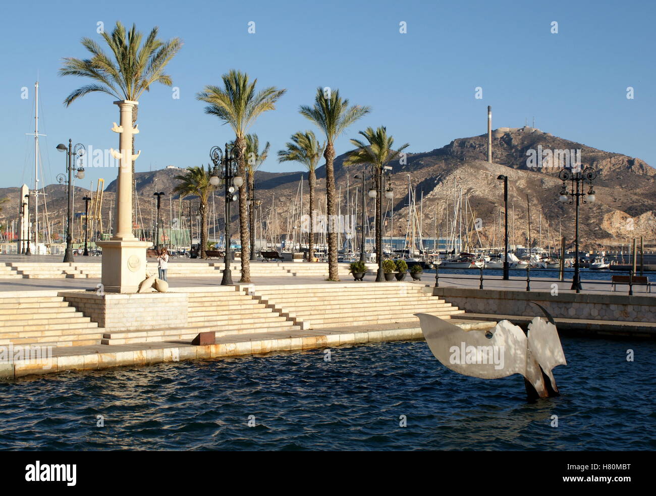 Coda di balena da Fernando Sáenz de Elorrieta, porto di Cartagena, Spagna Foto Stock