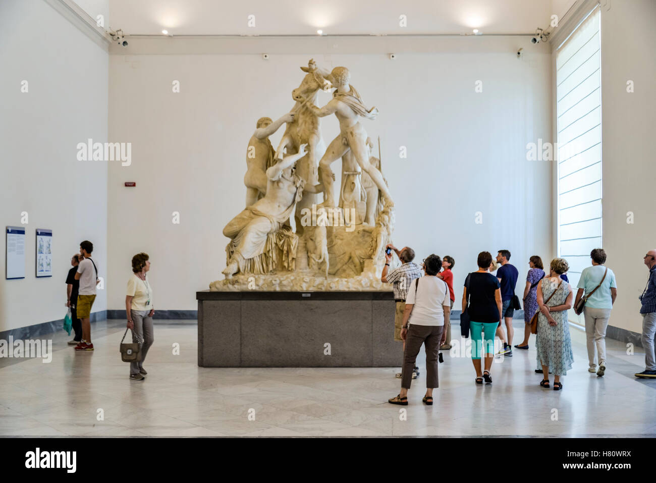 Napoli, 04 settembre: statua nel Museo Archeologico Nazionale di Napoli. Il museo contiene una vasta collezione di reperti romani Foto Stock