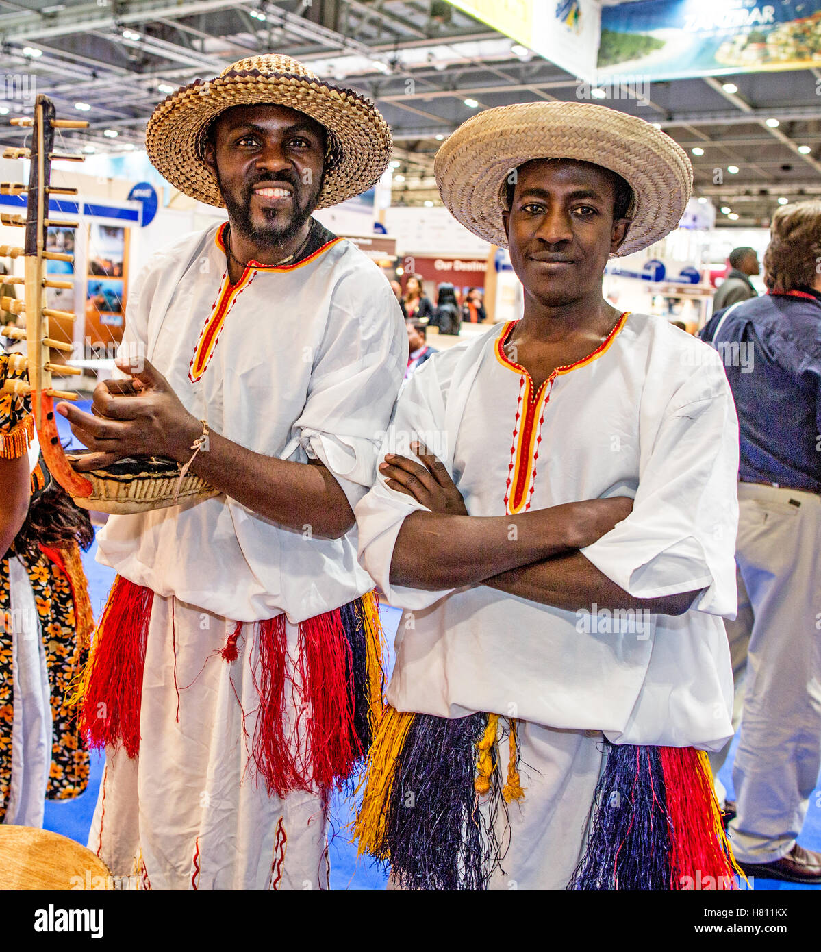 Gli uomini in tradizionale Costa Rica vestiti World Travel Market London REGNO UNITO Foto Stock