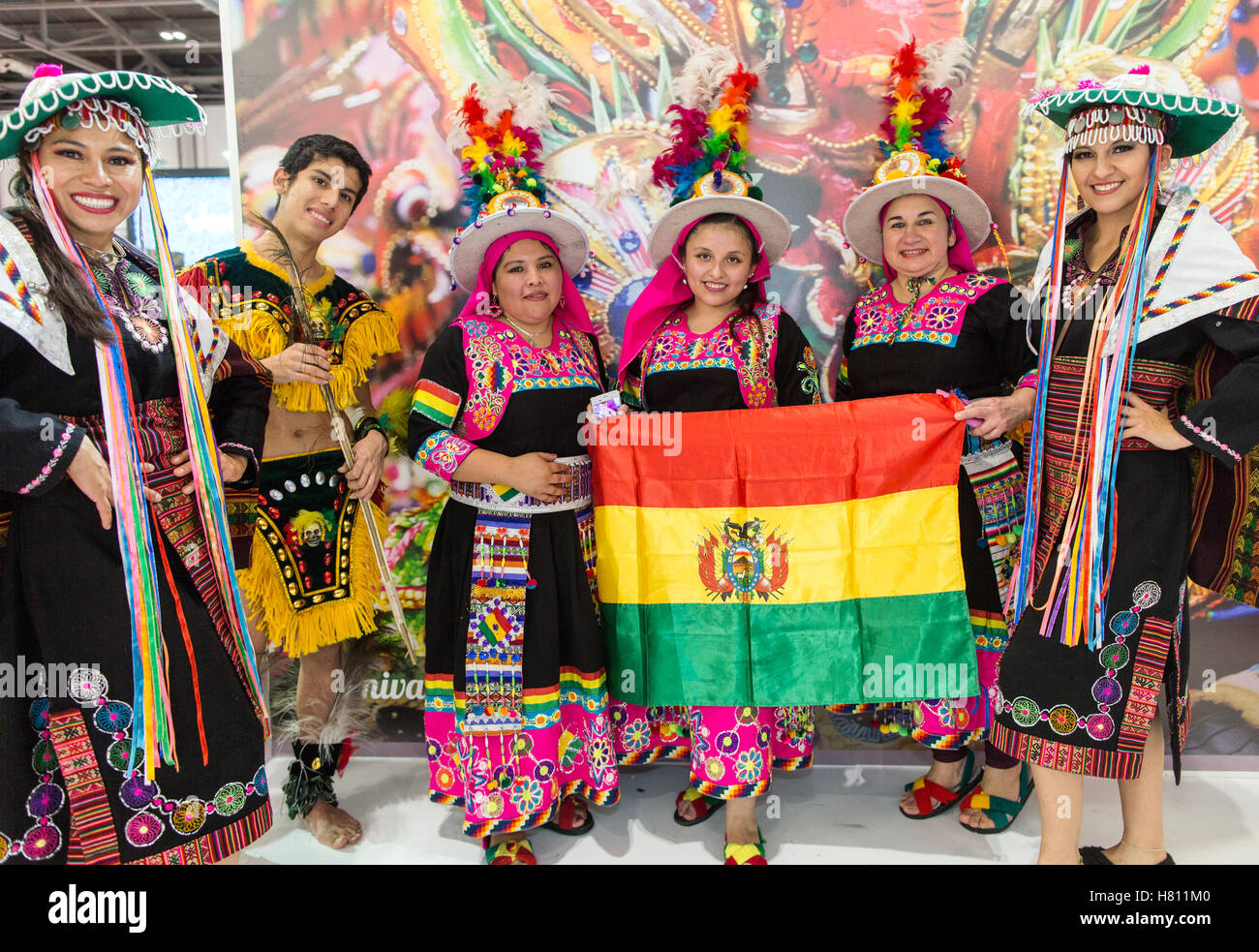 Popolo boliviano in abiti tradizionali World Travel Market London REGNO UNITO Foto Stock