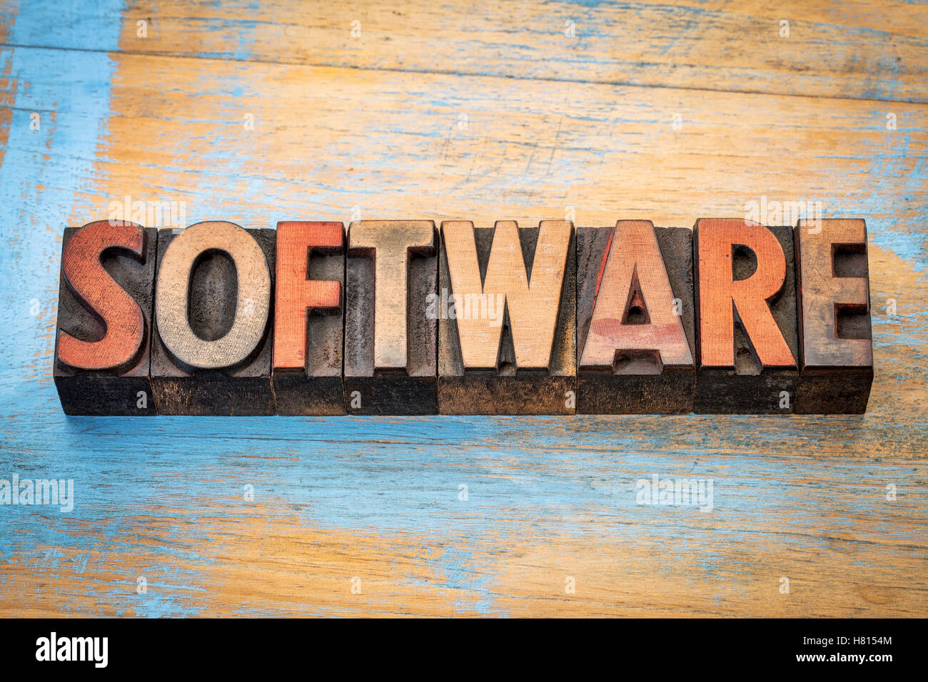 Software - word abstract in rilievografia vintage tipo legno blocchi di stampa contro il legno grunge Foto Stock