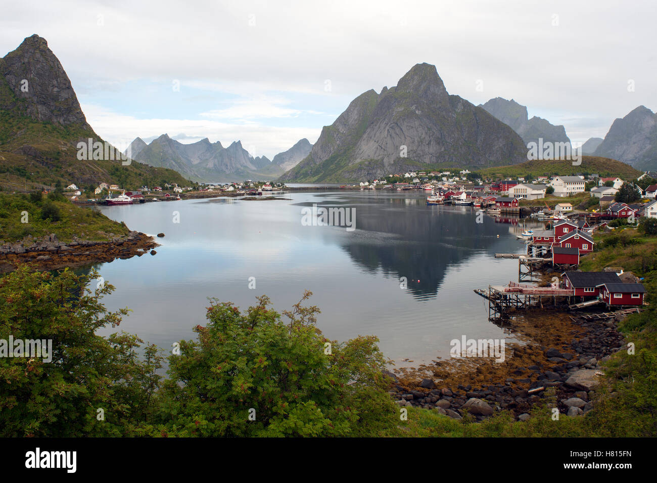 Merluzzo norvegese città di pescatori di Reine. Moskenes, Isole Lofoton, Norvegia. Foto Stock