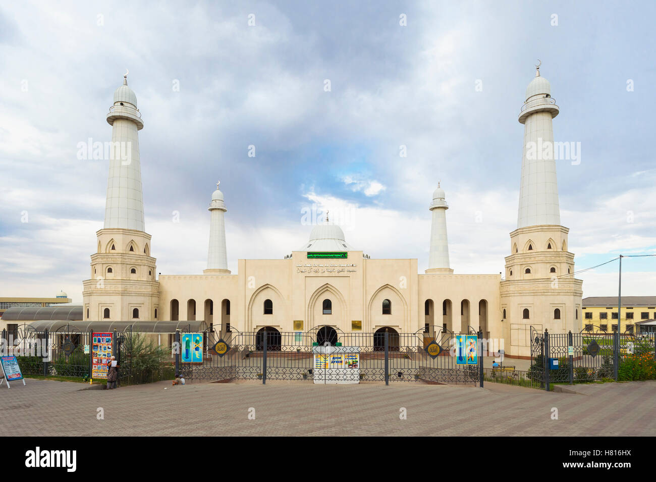 Sheikh Khalifa al nahyan moschea, shymkent, regione sud, del Kazakistan, dell'asia centrale Foto Stock